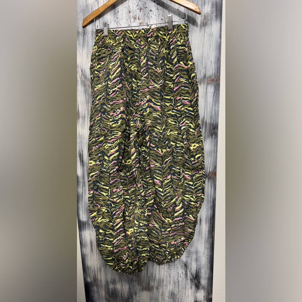 Free People Movement Zephyr Printed Pants Balloon Inspired Silhouette ~NWOT - Picture 6 of 12